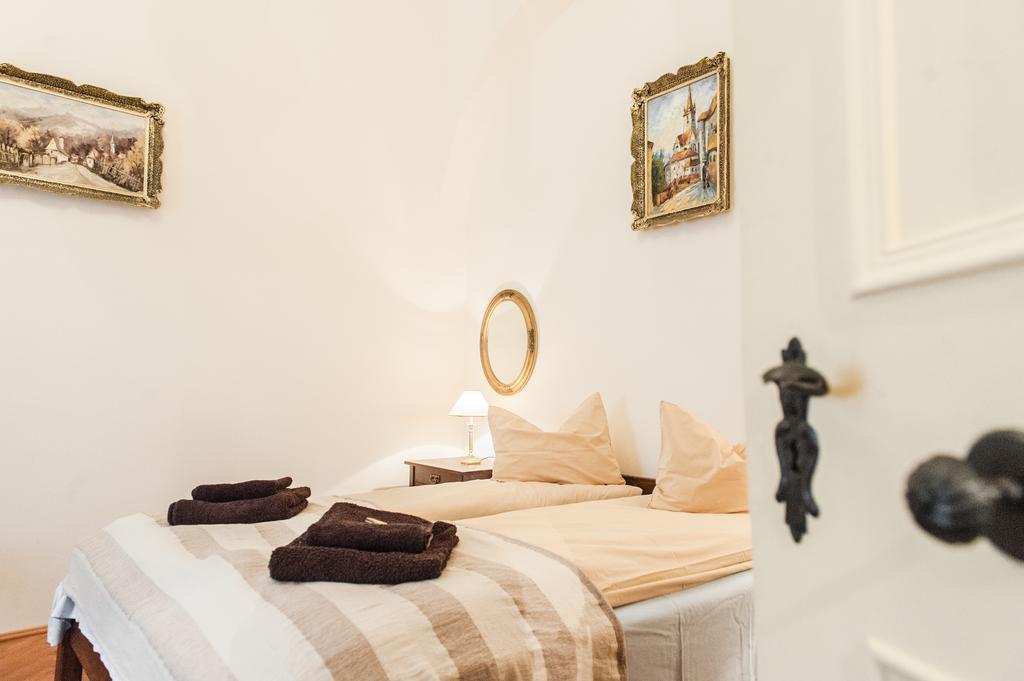 Brukenthal Central Apartments Sibiu Rum bild